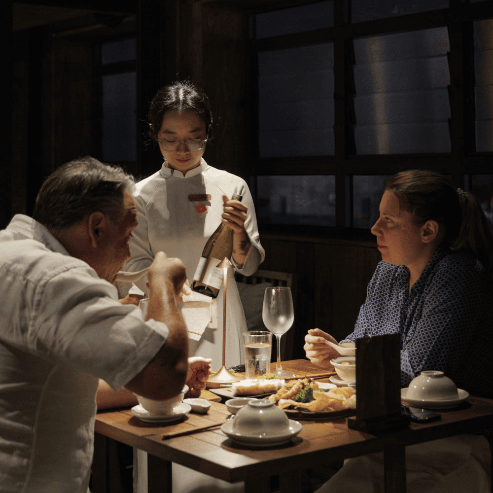 Recognized by the Michelin Guide for its consistency and presentation, it’s a great place to introduce visitors to traditional flavors in a modern setting (Source: Fanpage of Cau Go Vietnamese Cuisine)